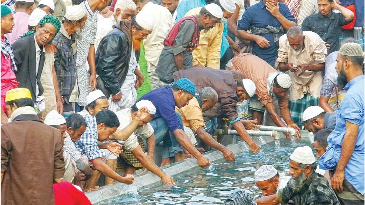 শীতে মোজা পরে অজু করার বিধান ও পদ্ধতি ?