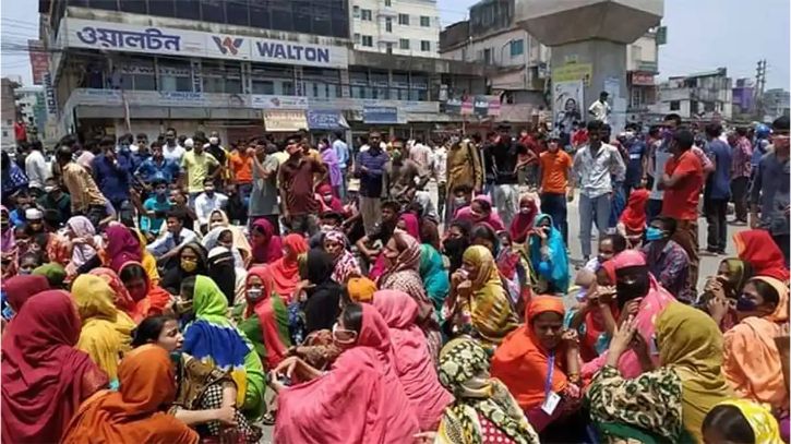 কার্যাদেশ না থাকায় বন্ধ দুই পোশাক কারখানা, শ্রমিকদের বিক্ষোভ