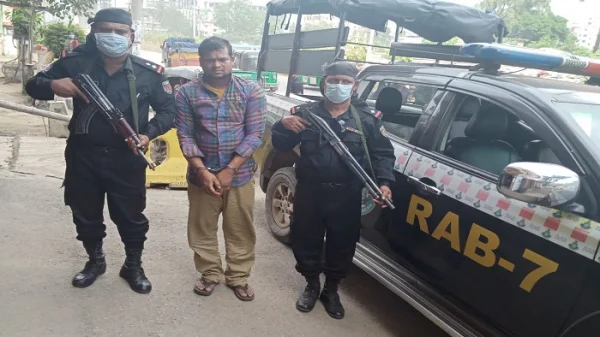 চট্টগ্রামে জোড়া খুন মামলার আসামি ফারুকে আটক করেছে র‍্যাব