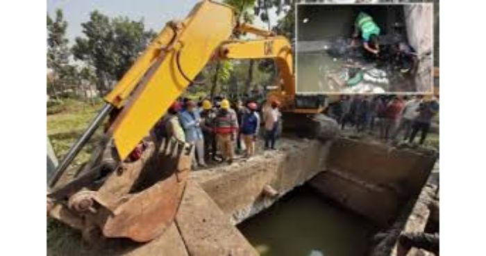 রাজধানীতে চলছে খালের বর্জ্য অপসারণের অভিযান
