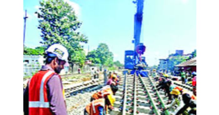 পূর্ণ গতিতে চলছে চট্টগ্রাম-কক্সবাজার রেললাইনের কাজ