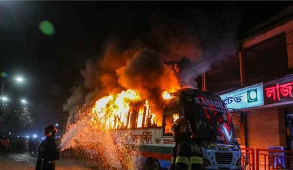রামপুরায় গাড়ি ভাঙচুর ঘটনায় কয়েকশ’ ছাত্র-জনতার নামে মামলা