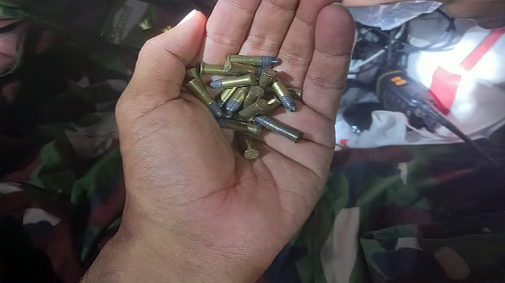 গোপন আস্তানা থেকে গোলাবারুদ ও বিভিন্ন সরঞ্জাম উদ্ধার