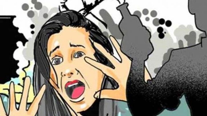 দিনাজপুরে গৃহবধূর গায়ে রাসায়নিক নিক্ষেপ, চাচাতো ভাশুর আটক
