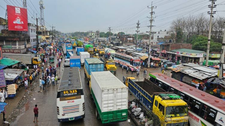 ঢাকা-ময়মনসিংহ মহাসড়ক অবরোধ, আড়াই ঘণ্টা পর চলাচল স্বাভাবিক
