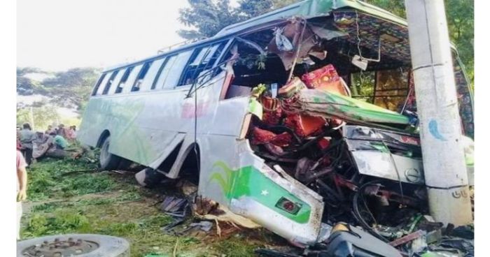 কক্সবাজারে পিকনিকের বাস দুর্ঘটনায় ২ যুবক নিহত