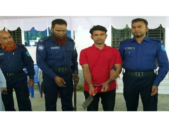 চেয়ারম্যানের অফিস থেকে চাপাতিসহ সন্ত্রাসী আটক