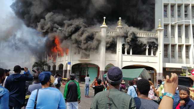 দক্ষিণ আফ্রিকার ঐতিহাসিক মসজিদে ভয়াবহ অগ্নিকাণ্ড