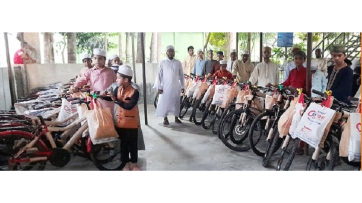 জামাতে নামাজ পড়ে সাইকেল পেল ৩৩ কিশোর