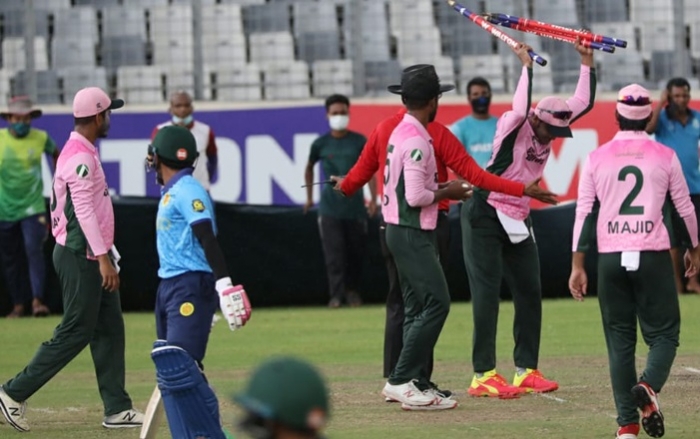 সাকিবকে তিন ম্যাচ নিষিদ্ধ ও পাঁচ লাখ টাকা জরিমানা করা হয়েছে