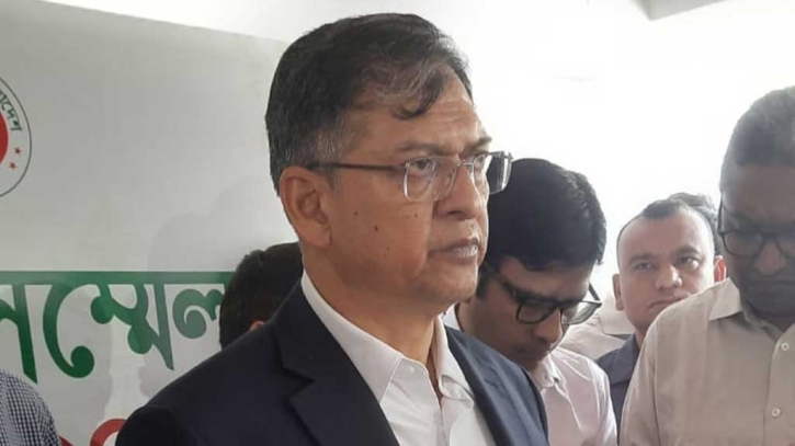 সড়ক ও রেললাইনের আশপাশে পশুর হাট নয়: স্বরাষ্ট্রমন্ত্রী