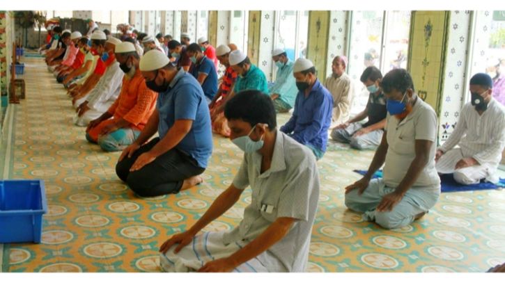 পাবনায় তারাবিহ নামাজে ভুল ধরা নিয়ে সংঘর্ষ, আহত ২