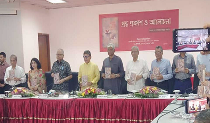 মানুষের মাথায় হাত বুলিয়ে, আবার ধমক দিয়েও কাজ করাতে হচ্ছে