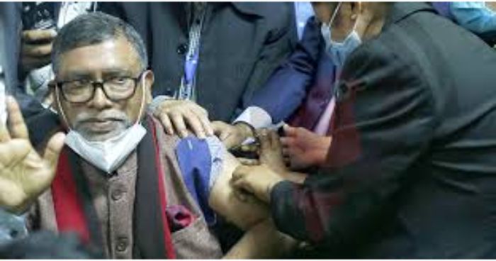 করোনার টিকা নিলেন স্বাস্থ্যমন্ত্রী