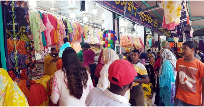 করোনার আতঙ্কে থেমে নেই ঈদের কেনাকাটা