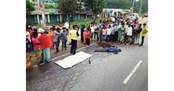 সাভারে সড়ক দুর্ঘটনায় মোটরসাইকেল আরোহী নিহত