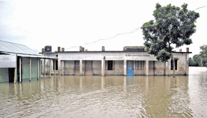 সারাদেশে দেড় হাজারেরও অধিক প্রাথমিক বিদ্যালয় ডুবে গেছে