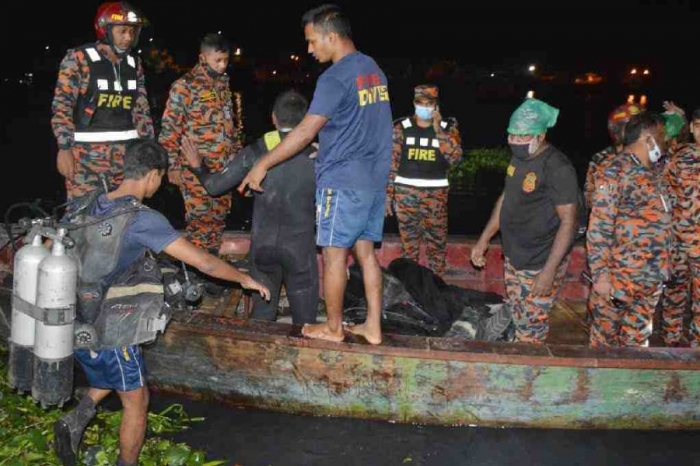 লঞ্চডুবির ১৫ ঘণ্টা পরও নিখোঁজ ২৯ জন