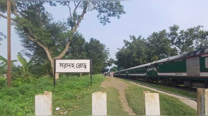 স্বামীকে পিটিয়ে জখম, খাবার থেকে তুলে নিয়ে স্ত্রীকে ‘ধর্ষণ’