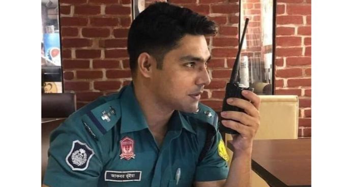এসআই আকবরের দেশত্যাগে নিষেধাজ্ঞা, বেনাপোল সীমান্তে সতর্কতা