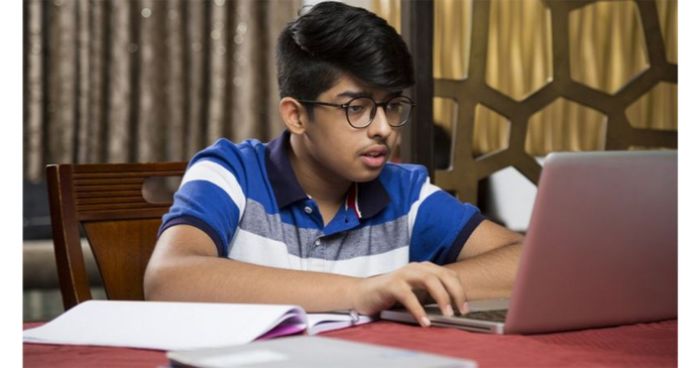 আপনার সন্তানের ইন্টারনেট ব্যবহার নিয়ন্ত্রণে আনার ৭টি উপায়