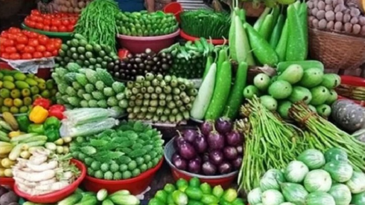 রাজধানীতে পেঁয়াজ-সবজির চড়া দাম, পুরনো তেল বিক্রি হচ্ছে নতুন দামে