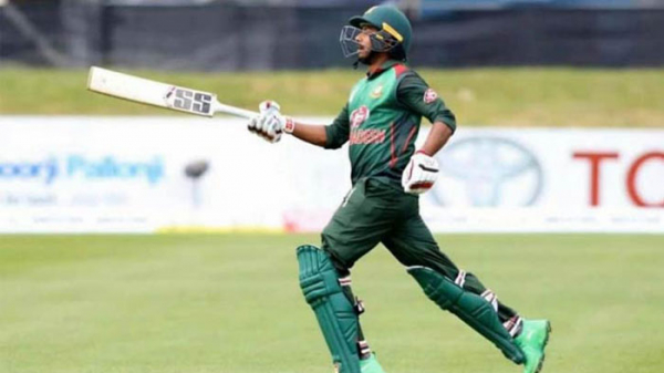 মোসাদ্দেক নিলামে তুলছেন শিরোপাজয়ী ব্যাটটি