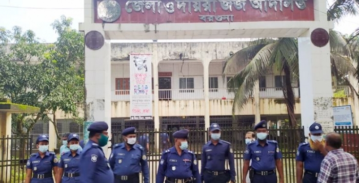 নিরাপত্তার চাদরে ঢেকে দেয়া হয়েছে গোটা আদালত প্রাঙ্গণ