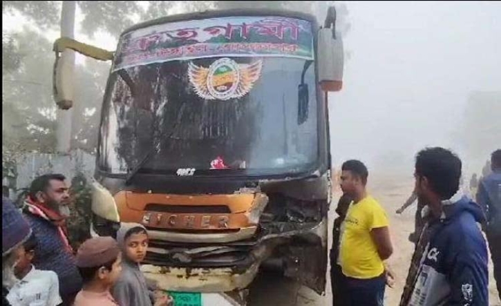 টাঙ্গাইলে সড়ক দুর্ঘটনায় মা-ছেলে নিহত