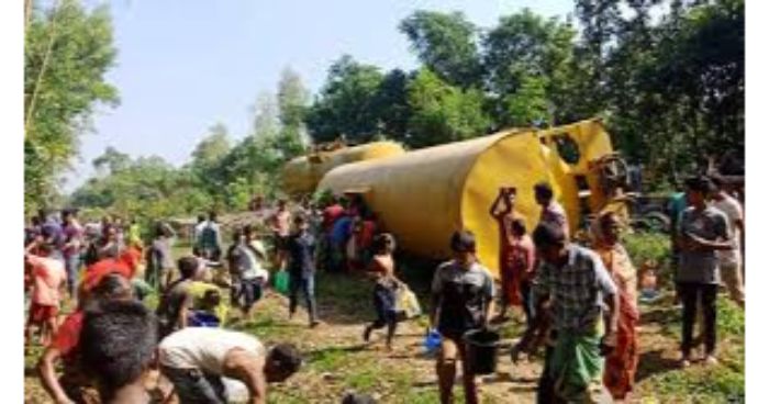 সিলেটে তেলবাহী ট্রেন লাইনচ্যুত,রেলযোগাযোগ বন্ধ