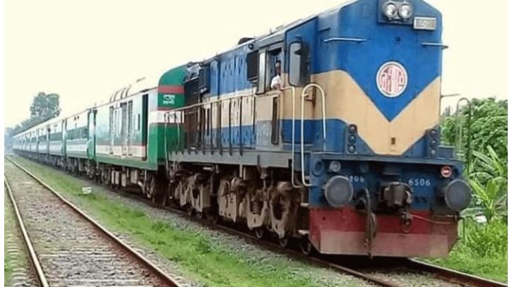 কারওয়ান বাজারে ট্রেনের ধাক্কায় প্রাণ গেল শ্রমিকের