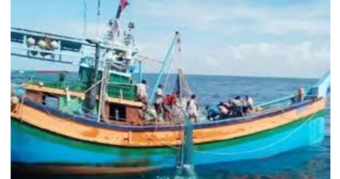 ১৮ দিন পর ট্রলারসহ ১৮ জেলের সন্ধান মিলল