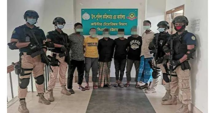 চট্টগ্রামে ট্রাফিক পুলিশ বক্সে বিস্ফোরণের ঘটনায় ৬ জনকে গ্রেফতার