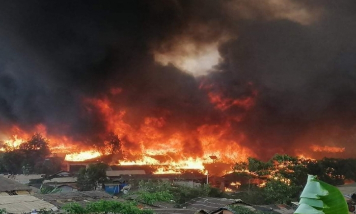 কক্সবাজারে উখিয়ায় রোহিঙ্গা ক্যাম্পে আগুন: নিয়ন্ত্রণে ৮ ইউনিট