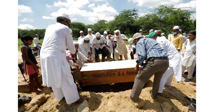 বিশ্বব্যাপী করোনায় আক্রান্ত হয়ে একদিনে ৪ হাজার ৫৯৮ জনের মৃত্যু
