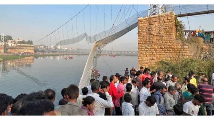 গুজরাটের সেতু ধসের ঘটনা ভগবানের উপর ‍দায় চাপালেন ব্যবস্থাপক