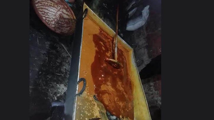 নাটোরে ভেজাল গুড় উৎপাদকদের ১ লাখ ৩২ হাজার টাকা জরিমানা