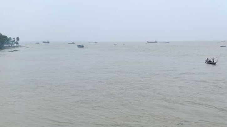 ভোলার সাগর মোহনায় ট্রলার ডুবি, নিখোঁজ ৮