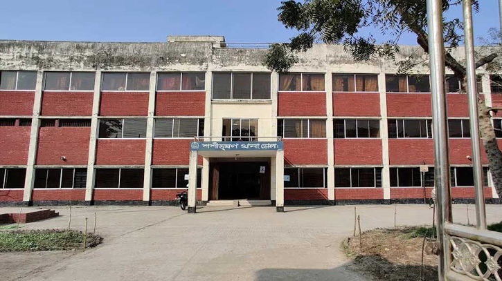 টাকা নিয়ে বিরোধ ছেলের সঙ্গে, কুপিয়ে মারল বাবাকে