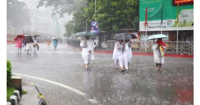 আজ রৌদ্রোজ্জ্বল দিনেও থাকতে পারে হালকা বৃষ্টি