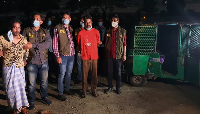 গামছা পার্টির দৌরাত্মে ভয়ংকর হয়ে উঠেছে রাতের ঢাকা