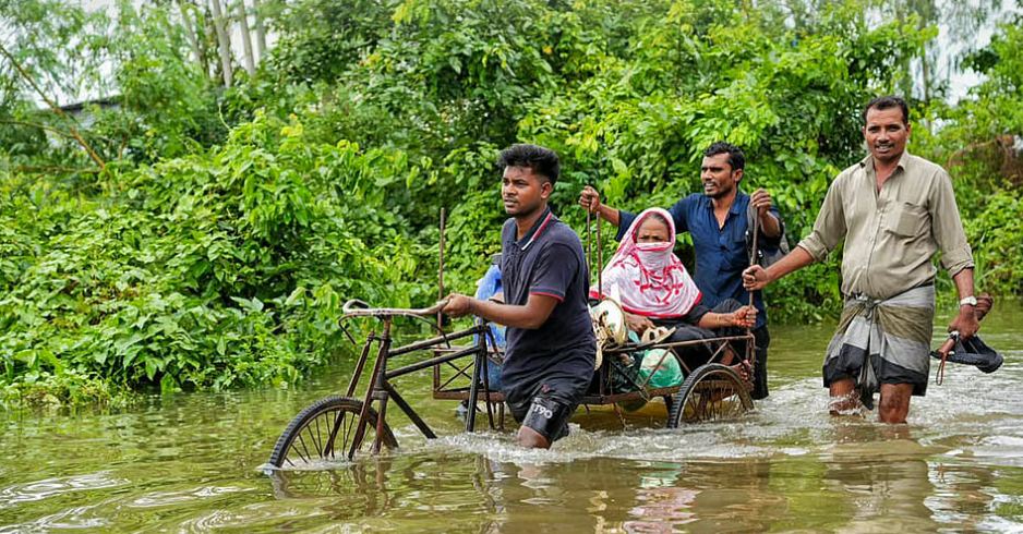 ১১ জেলায় চিকিৎসক ও স্বাস্থ্যকর্মীদের ছুটি বাতিল