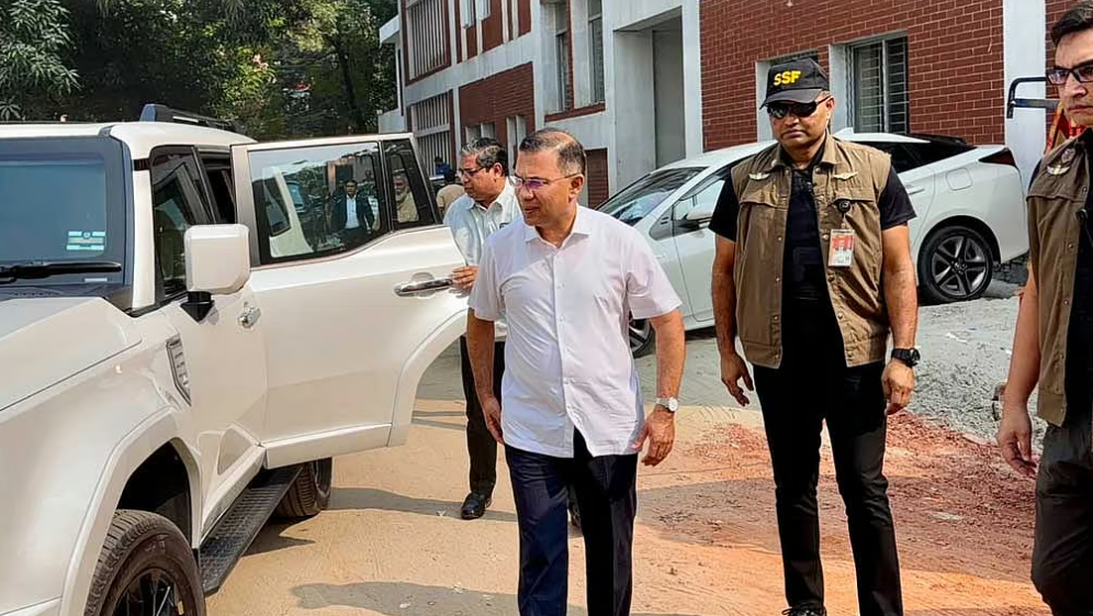 ডেঙ্গু: হাসপাতাল ঘুরে দেখছেন প্রধানমন্ত্রী