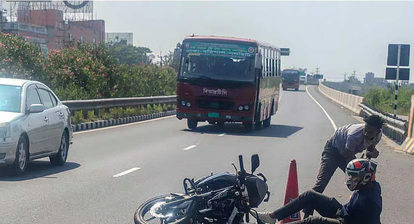 সাড়ে সাত বছরে সড়কে নিহত ৭ হাজারের বেশি শিক্ষার্থী: রোড সেফটি ফাউন্ডেশন