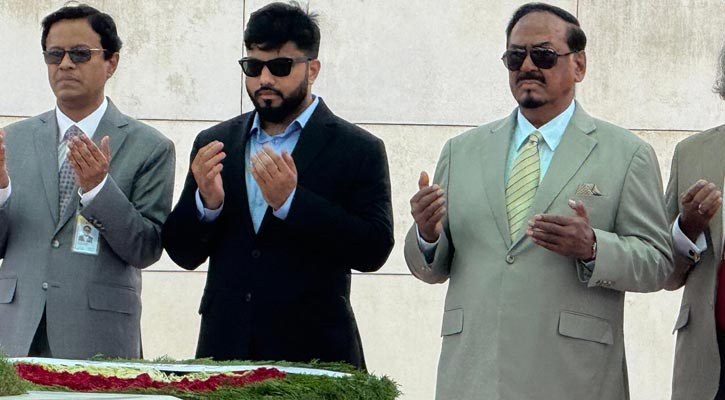 দায়িত্বের প্রথম দিনে স্মৃতিসৌধ ও জিয়া-খালেদার সমাধিতে রাষ্ট্রপতি হাফিজ