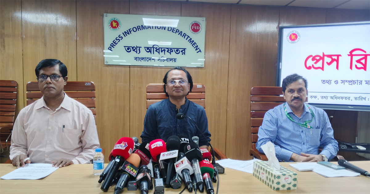 আ.লীগ সমঝোতা চাইলে আগে অপরাধ স্বীকার করতে হবে: তথ্য উপদেষ্টা