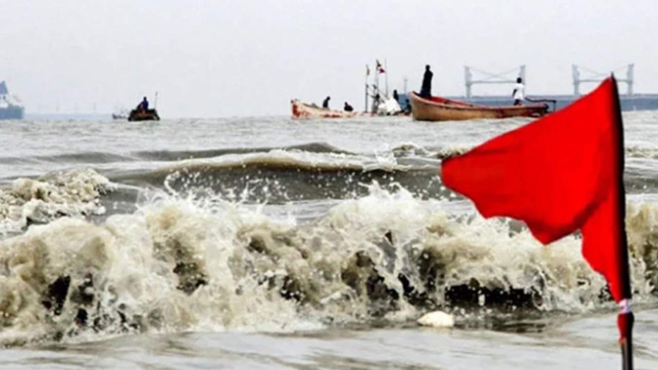 টানা ৫ দিন বৃষ্টির আভাস, সমুদ্রবন্দরে ৩ নম্বর সতর্ক সংকেত